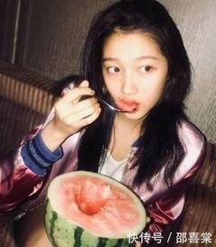 吃瓜吃到自己的女友视频,意外曝光女友私密视频，甜蜜恋情瞬间变悲剧